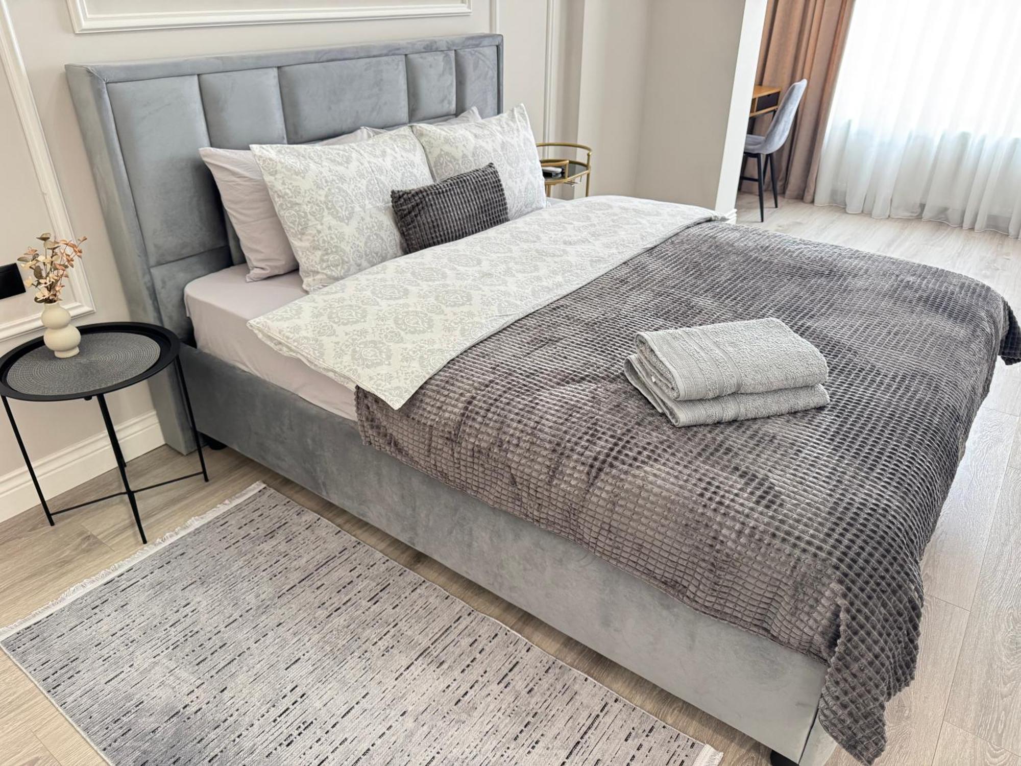 Two Bedroom Apartment In The Center, With Parking, Address Avram Iancu 32 Chişinǎu Buitenkant foto