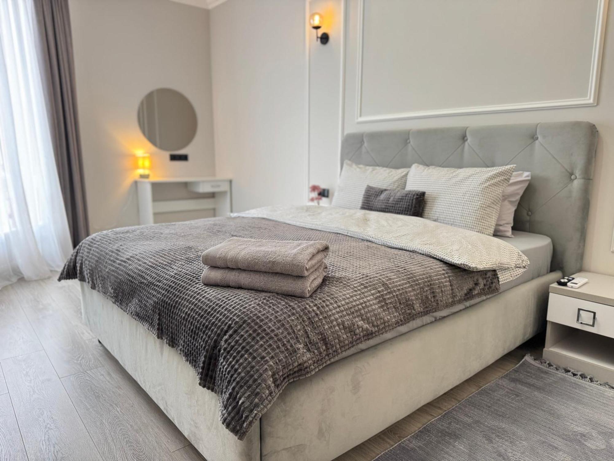 Two Bedroom Apartment In The Center, With Parking, Address Avram Iancu 32 Chişinǎu Buitenkant foto